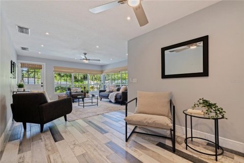Casa en venta en Saint Petersburg, Florida, 3 dormitorios, 185.62 m2 № 2383523 - foto 14