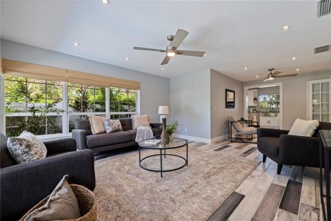 Casa en venta en Saint Petersburg, Florida, 3 dormitorios, 185.62 m2 № 2383523 - foto 15