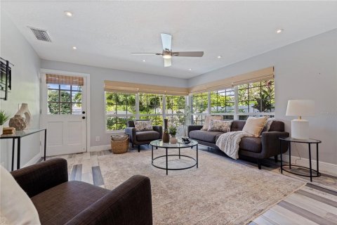 Casa en venta en Saint Petersburg, Florida, 3 dormitorios, 185.62 m2 № 2383523 - foto 6