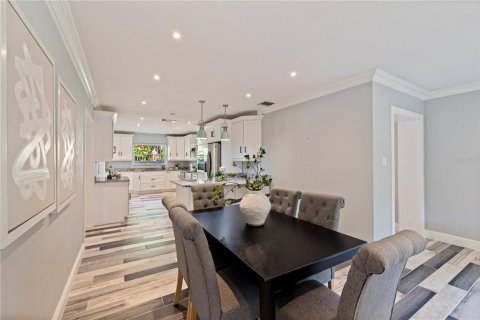 Casa en venta en Saint Petersburg, Florida, 3 dormitorios, 185.62 m2 № 2383523 - foto 9