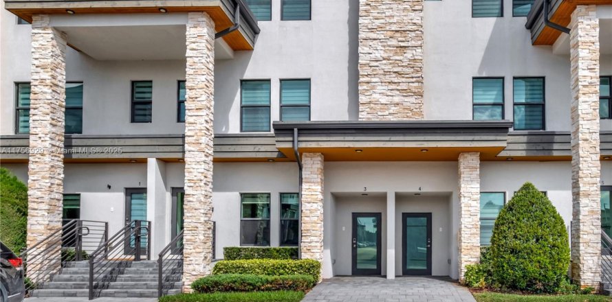 Кондоминиум с 2 спальнями в Дорал, Флорида № 1982018