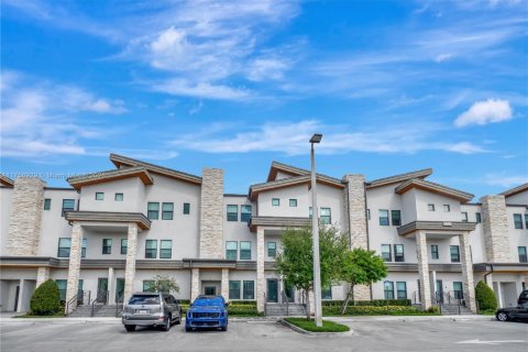 Купить кондоминиум в Дорал, Флорида 2 спальни, 129.88м2, № 1982018 - фото 2