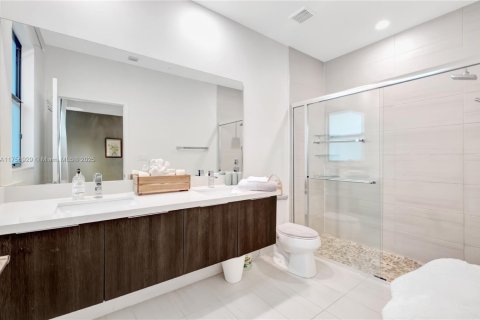 Купить кондоминиум в Дорал, Флорида 2 спальни, 129.88м2, № 1982018 - фото 15