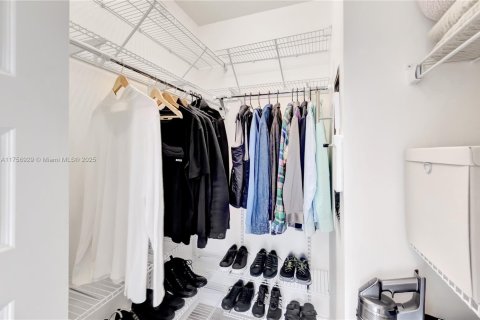 Купить кондоминиум в Дорал, Флорида 2 спальни, 129.88м2, № 1982018 - фото 16