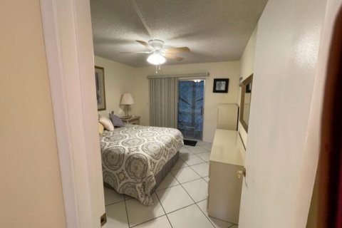 Condo in Boynton Beach, Florida, 2 bedrooms № 2246919 - photo 12