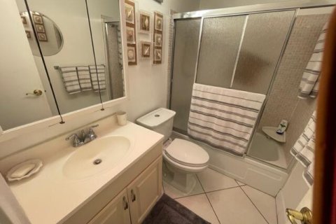 Condo in Boynton Beach, Florida, 2 bedrooms № 2246919 - photo 9