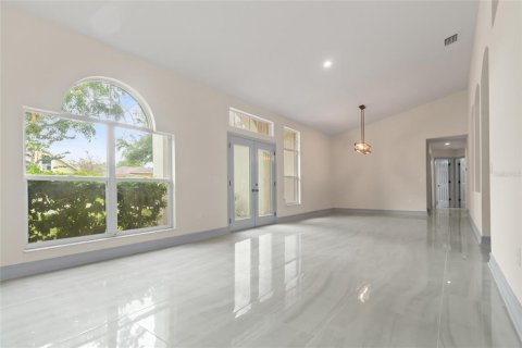 House in Tampa, Florida 5 bedrooms, 255.48 sq.m. № 2341775 - photo 6