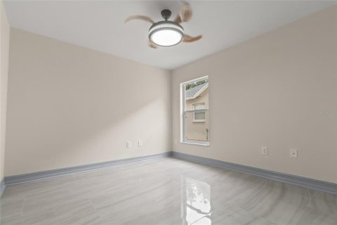 House in Tampa, Florida 5 bedrooms, 255.48 sq.m. № 2341775 - photo 27