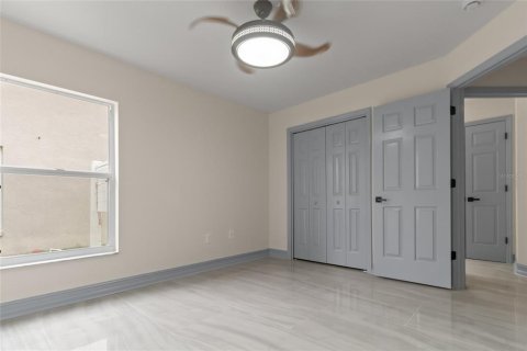 House in Tampa, Florida 5 bedrooms, 255.48 sq.m. № 2341775 - photo 29