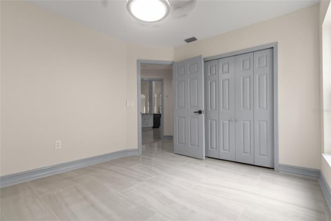 House in Tampa, Florida 5 bedrooms, 255.48 sq.m. № 2341775 - photo 26