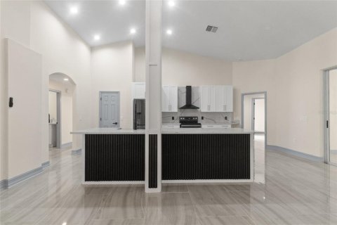 House in Tampa, Florida 5 bedrooms, 255.48 sq.m. № 2341775 - photo 12