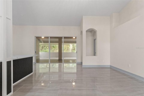 House in Tampa, Florida 5 bedrooms, 255.48 sq.m. № 2341775 - photo 9