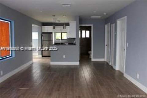 Casa en venta en Hallandale Beach, Florida, 2 dormitorios № 2082504 - foto 6