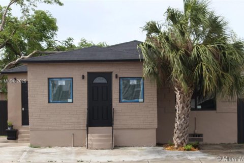 Casa en venta en Hallandale Beach, Florida, 2 dormitorios № 2082504 - foto 2