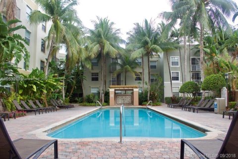 Condominio en venta en Hollywood, Florida, 1 dormitorio, 70.14 m2 № 1966864 - foto 15
