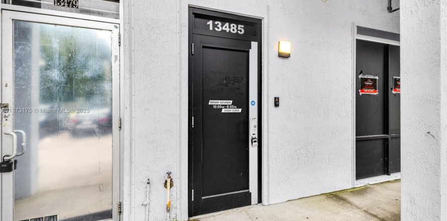 Immobilier commercial à Opa-locka, Floride № 1926403