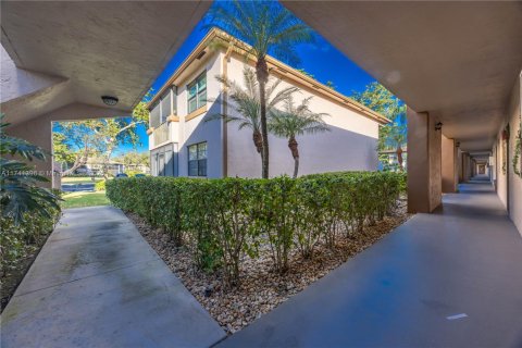 Copropriété à vendre à Tamarac, Floride: 2 chambres, 117.99 m2 № 1943513 - photo 3