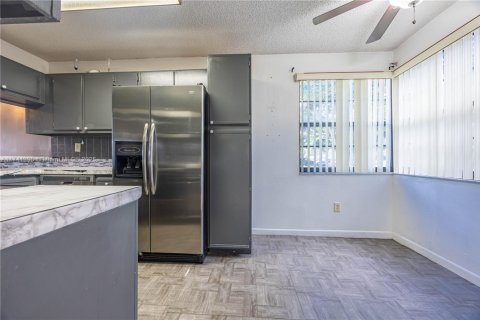 Copropriété à vendre à Tamarac, Floride: 2 chambres, 117.99 m2 № 1943513 - photo 6