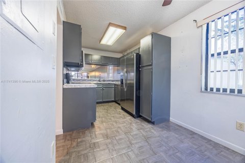 Copropriété à vendre à Tamarac, Floride: 2 chambres, 117.99 m2 № 1943513 - photo 5
