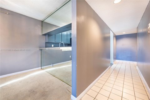 Copropriété à vendre à Tamarac, Floride: 2 chambres, 117.99 m2 № 1943513 - photo 7