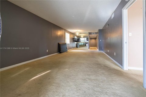 Copropriété à vendre à Tamarac, Floride: 2 chambres, 117.99 m2 № 1943513 - photo 26
