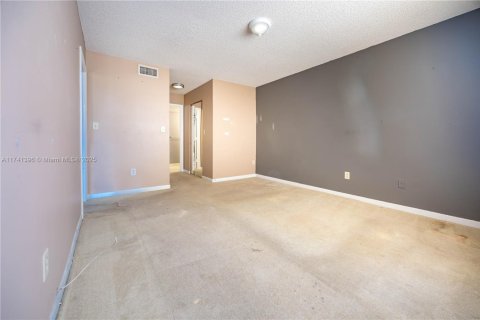 Copropriété à vendre à Tamarac, Floride: 2 chambres, 117.99 m2 № 1943513 - photo 17