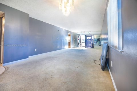 Copropriété à vendre à Tamarac, Floride: 2 chambres, 117.99 m2 № 1943513 - photo 15