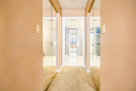 Copropriété à vendre à Tamarac, Floride: 2 chambres, 117.99 m2 № 1943513 - photo 18