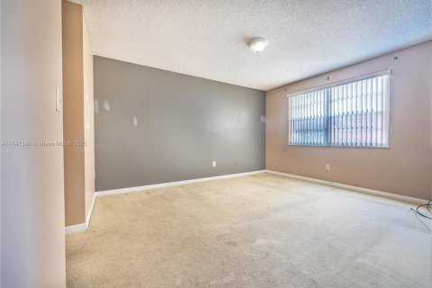 Copropriété à vendre à Tamarac, Floride: 2 chambres, 117.99 m2 № 1943513 - photo 27