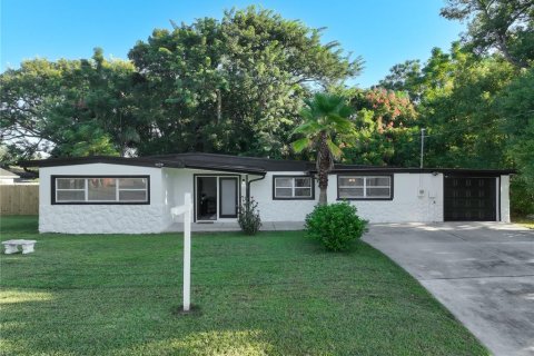 House in Orlando, Florida 3 bedrooms, 119.38 sq.m. № 2429171