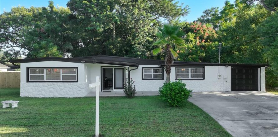House in Orlando, Florida 3 bedrooms, 119.38 sq.m. № 2429171