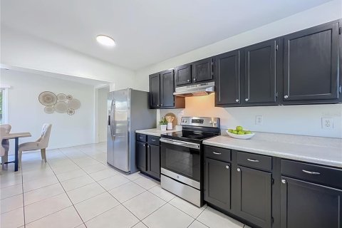 House in Orlando, Florida 3 bedrooms, 119.38 sq.m. № 2429171 - photo 7