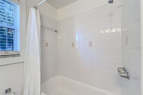 House in Orlando, Florida 3 bedrooms, 119.38 sq.m. № 2429171 - photo 23