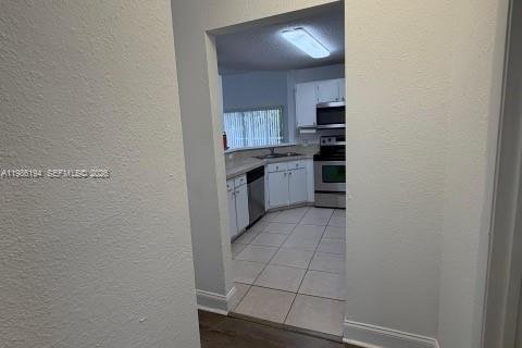 Condominio en alquiler en Oakland Park, Florida, 2 dormitorios, 101.82 m2 № 2047873 - foto 7