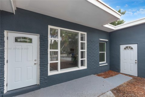 Villa ou maison à vendre à Miami, Floride: 4 chambres, 137.31 m2 № 1988391 - photo 6