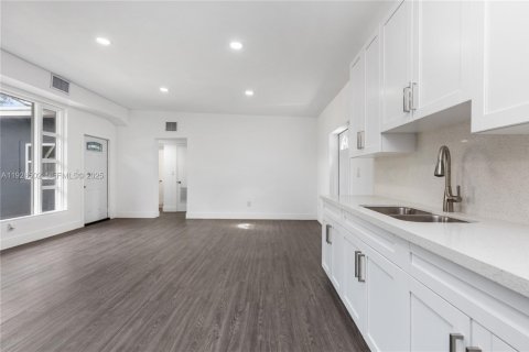 Villa ou maison à vendre à Miami, Floride: 4 chambres, 137.31 m2 № 1988391 - photo 19