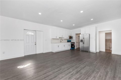 Villa ou maison à vendre à Miami, Floride: 4 chambres, 137.31 m2 № 1988391 - photo 13