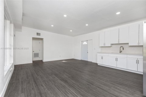 Villa ou maison à vendre à Miami, Floride: 4 chambres, 137.31 m2 № 1988391 - photo 18