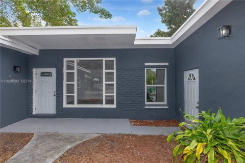 Villa ou maison à vendre à Miami, Floride: 4 chambres, 137.31 m2 № 1988391 - photo 5