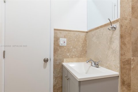 Villa ou maison à vendre à Miami, Floride: 4 chambres, 137.31 m2 № 1988391 - photo 25