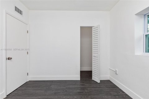 Villa ou maison à vendre à Miami, Floride: 4 chambres, 137.31 m2 № 1988391 - photo 27