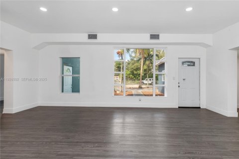 Villa ou maison à vendre à Miami, Floride: 4 chambres, 137.31 m2 № 1988391 - photo 12