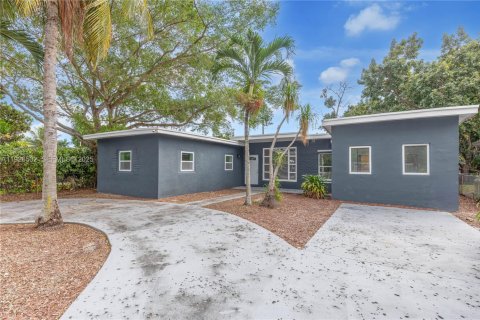 Villa ou maison à vendre à Miami, Floride: 4 chambres, 137.31 m2 № 1988391 - photo 2