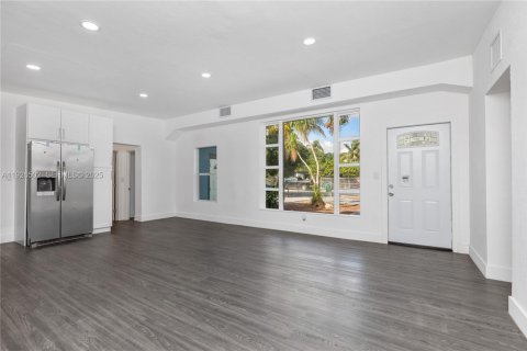Villa ou maison à vendre à Miami, Floride: 4 chambres, 137.31 m2 № 1988391 - photo 11