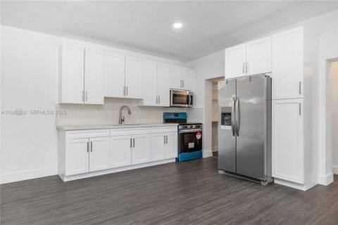 Villa ou maison à vendre à Miami, Floride: 4 chambres, 137.31 m2 № 1988391 - photo 16