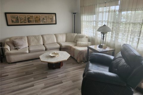 Condominio en venta en Deerfield Beach, Florida, 1 dormitorio, 65.03 m2 № 1981671 - foto 4