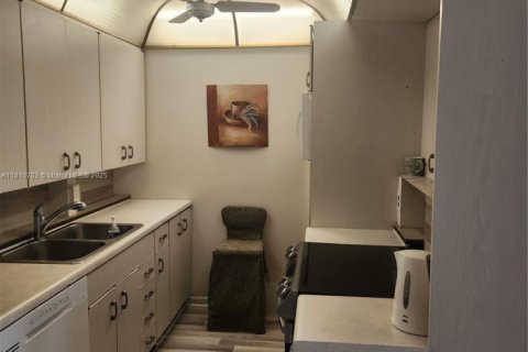 Condominio en venta en Deerfield Beach, Florida, 1 dormitorio, 65.03 m2 № 1981671 - foto 12