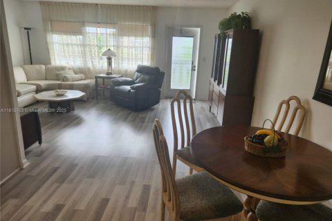 Condominio en venta en Deerfield Beach, Florida, 1 dormitorio, 65.03 m2 № 1981671 - foto 11