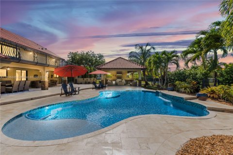Casa en venta en Davie, Florida, 6 dormitorios, 494.98 m2 № 1738919 - foto 1