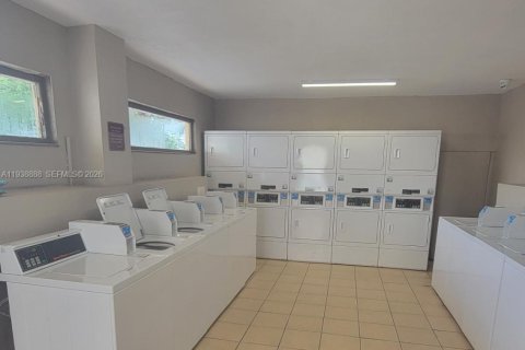 Купить кондоминиум в Норт-Майами, Флорида 1 спальня, 66.33м2, № 1997200 - фото 14